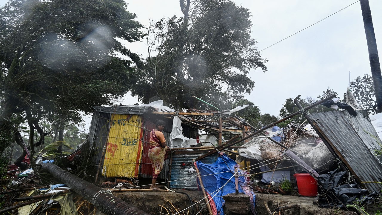 রেমালে ক্ষতির পরিমাণ প্রধানমন্ত্রীর কাছে হস্তান্তর বৃহস্পতিবার