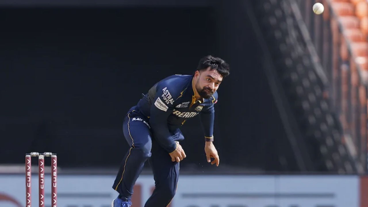 আইপিএল ইতিহাসে লজ্জার রেকর্ড গড়লেন রশিদ খান