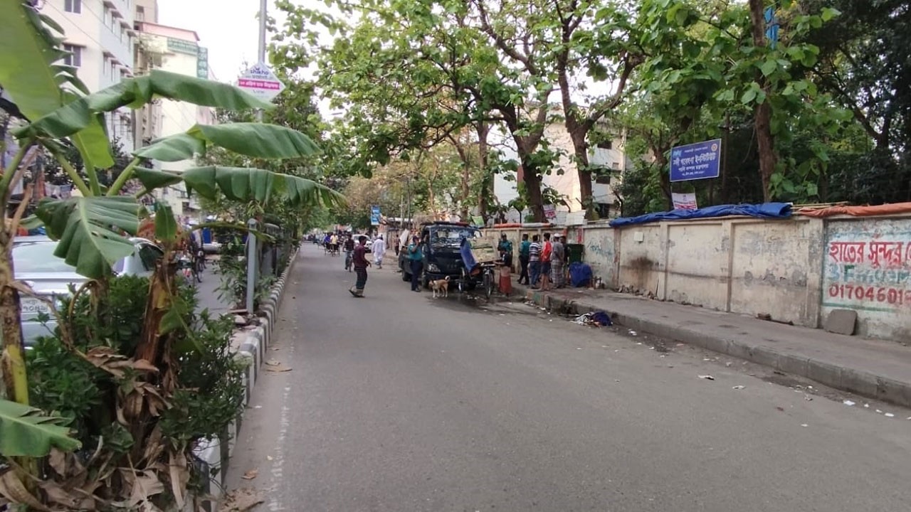 পুলিশের তৎপরতায় রিকশামুক্ত হলো গ্রিনরোড