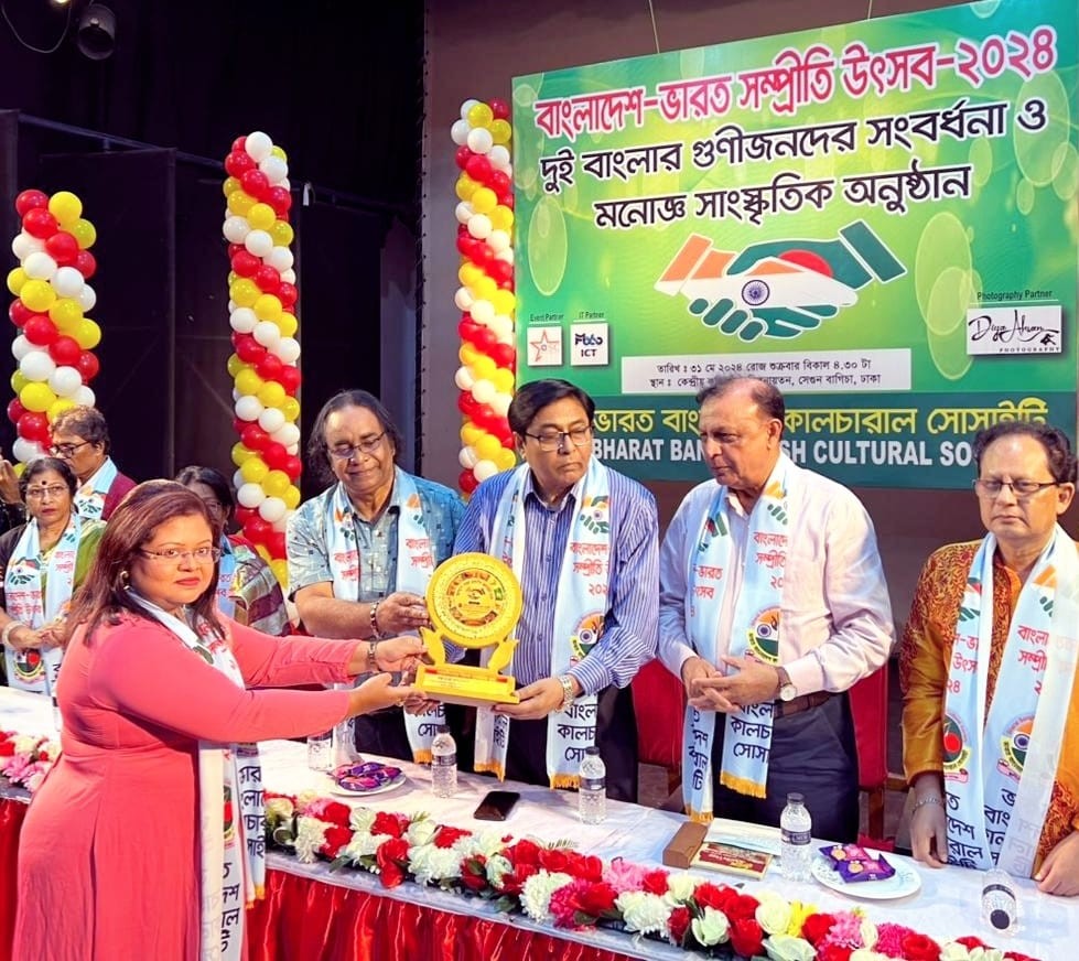 সাংবাদিকতায় ‘ভারত-বাংলাদেশ ফ্রেন্ডশিপ অ্যাওয়ার্ড’ পেলেন ফারজানা শোভা