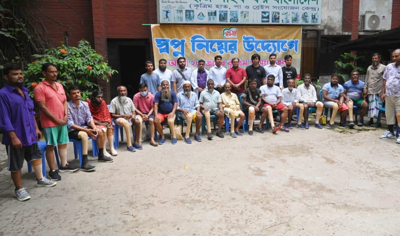 ‘স্বপ্ন নিয়ে’র উদ্যোগে আরো ২৫ জনের কৃত্রিম পা সংযোজন