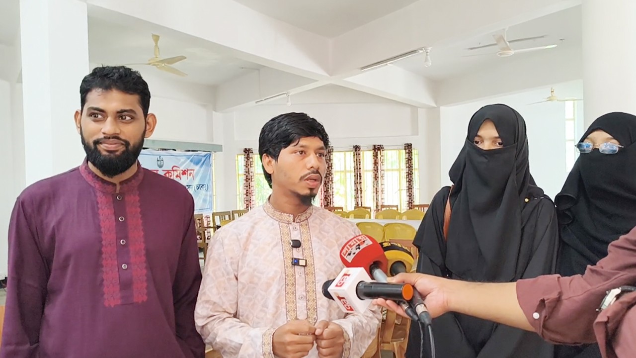 ২ নারী প্রার্থীকে নিয়ে স্লাট শেমিং, নির্বাচন কমিশনে শিবিরের অভিযোগ