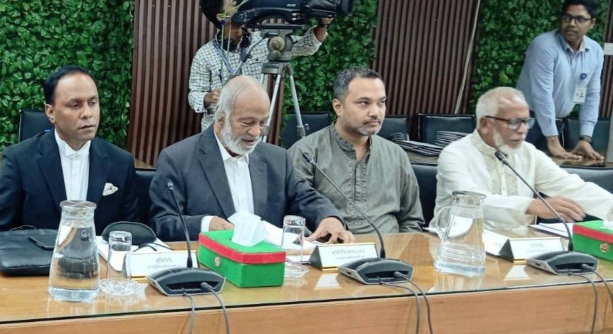 সুষ্ঠু নির্বাচনে ইসিকে শক্ত অবস্থানে থাকার আহ্বান মঈন খানের