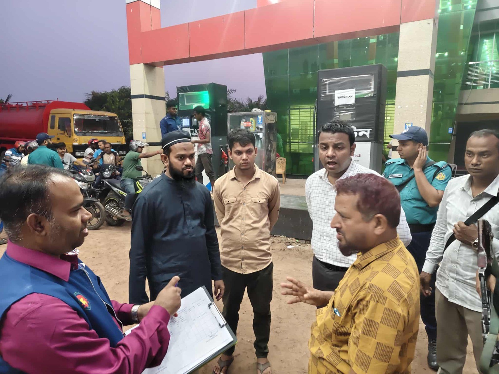 বিআরটিএ অফিসে বেড়েছে চাপ, মোটরসাইকেল শোরুমে মন্দাভাব