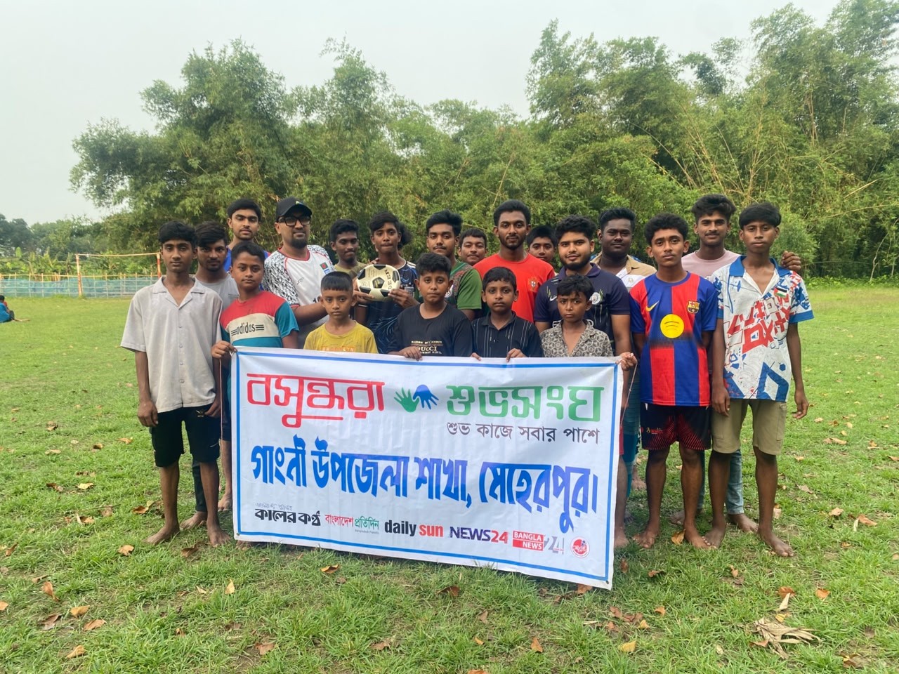 তরুণদের খেলাধুলায় ফেরাতে গাংনীতে বসুন্ধরা শুভসংঘের তিন মাসব্যাপী ফুটবল বিতরণ কর্মসূচি