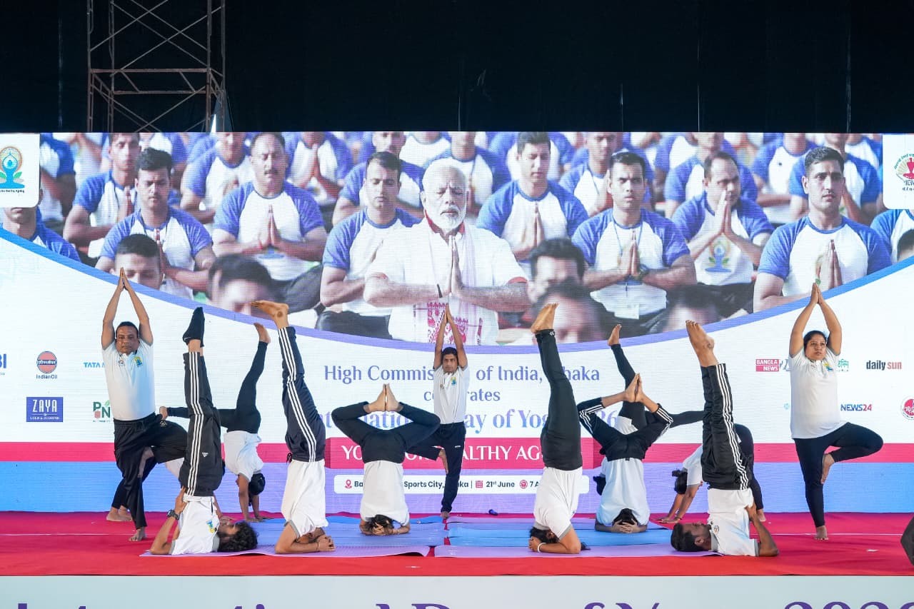 ভারতীয় হাইকমিশনের উদ্যোগে ঢাকায় অনুষ্ঠিত হলো যোগ দিবস/২৬